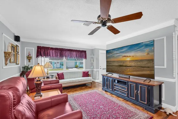 Property Slideshow image 3 of 42 | 6915 versailles, Pinellas Park, FL, 33781