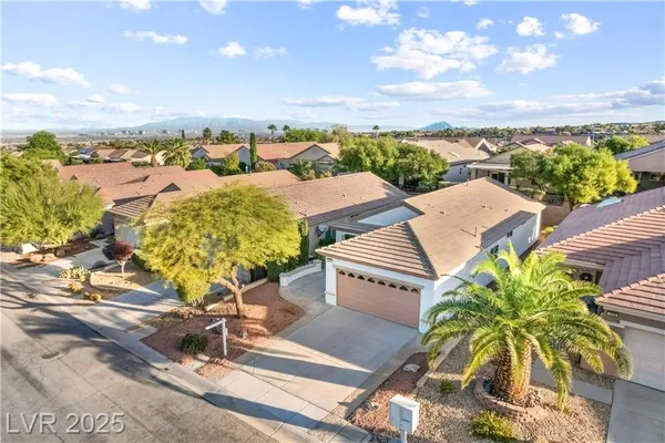 Property Slideshow image 2 of 52 | 2810 meadow park ave, Henderson, NV, 89052