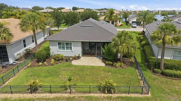 Property Slideshow image 3 of 60 | 5029 lake overlook ave, Bradenton, FL, 34208