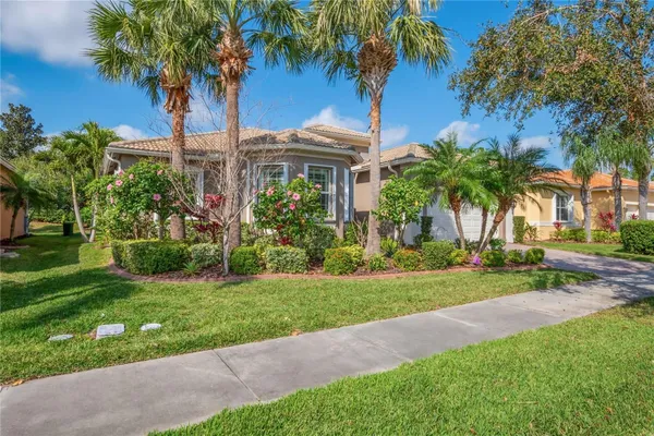 Property Slideshow image 3 of 48 | 4946 sapphire sound dr, Wimauma, FL, 33598