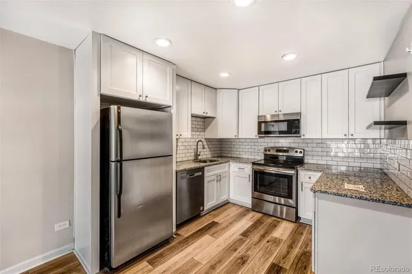 Property Slideshow image 3 of 11 | 600 s clinton st 5b, Denver, CO, 80247