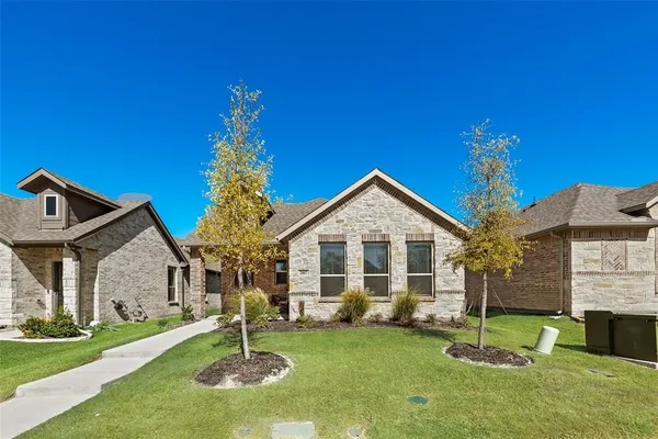 Property Slideshow image 3 of 32 | 2817 livestock dr, Midlothian, TX, 76065