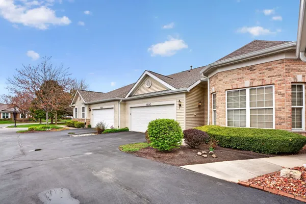 Property Slideshow image 3 of 53 | 16243 tomahawk lake ct, Crest Hill, IL, 60403