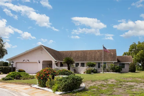 Property Slideshow image 3 of 48 | 305 cranston pl, Sun City Center, FL, 33573