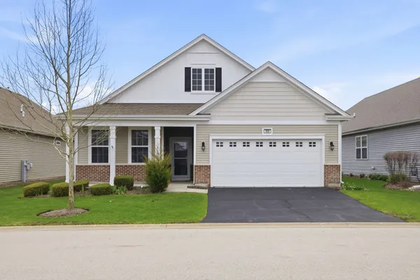 Property Slideshow image 2 of 23 | 935 carolina ct, Pingree Grove, IL, 60140