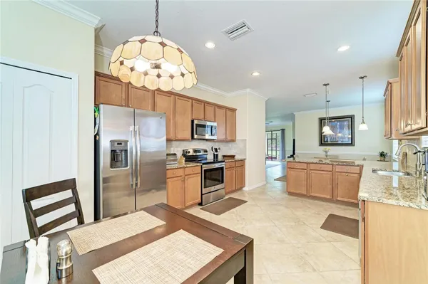 Property Slideshow image 3 of 63 | 6810 willowshire way, Bradenton, FL, 34212