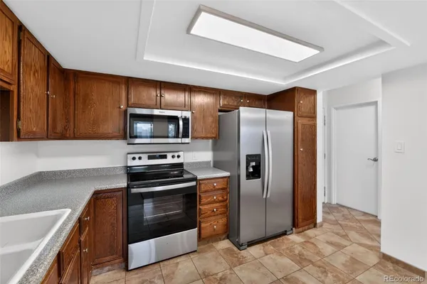 Property Slideshow image 3 of 36 | 14001 e marina dr apt 606, Aurora, CO, 80014