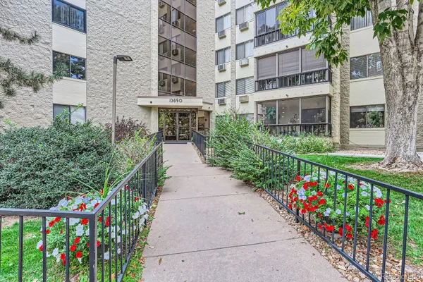 Property Slideshow image 2 of 14 | 13890 e marina dr 111, Aurora, CO, 80014