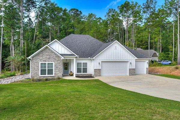 Property Slideshow image 2 of 61 | 105 stonebridge loop, Mccormick, SC, 29835