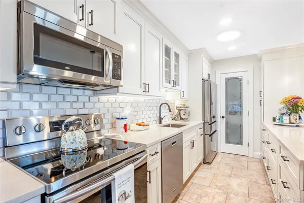 Property Slideshow image 2 of 14 | 203 cabot ct, Smithtown, NY, 11780