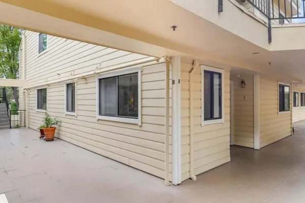 Property Slideshow image 2 of 42 | 576 w parr ave 1, Los Gatos, CA, 95032