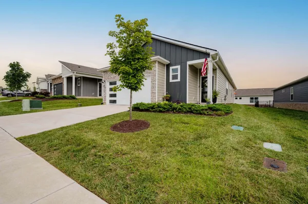 Property Slideshow image 3 of 53 | 1041 royal gorge pvt ct, Gallatin, TN, 37066