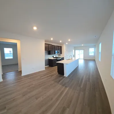 Property Slideshow image 2 of 14 | 2901 harnish dr, Algonquin, IL, 60102