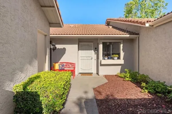 Property Slideshow image 3 of 23 | 17811 corte huasco 69, San Diego, CA, 92128