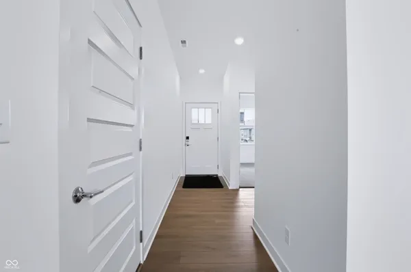 Property Slideshow image 3 of 18 | 5320 foxley park ln, Avon, IN, 46123