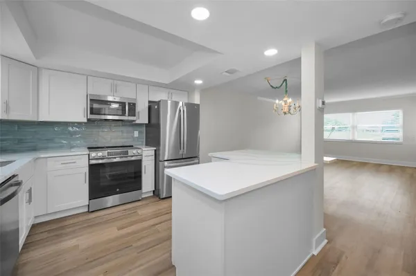 Property Slideshow image 2 of 47 | 4650 cove cir 105, St Petersburg, FL, 33708