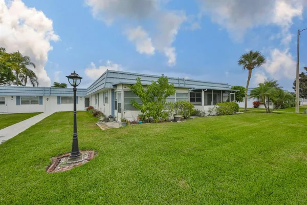 Property Slideshow image 3 of 54 | 1901 andover way 38, Sun City Center, FL, 33573