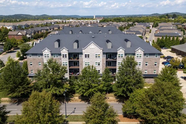 Property Slideshow image 3 of 32 | 141 saundersville rd 1405, Hendersonville, TN, 37075