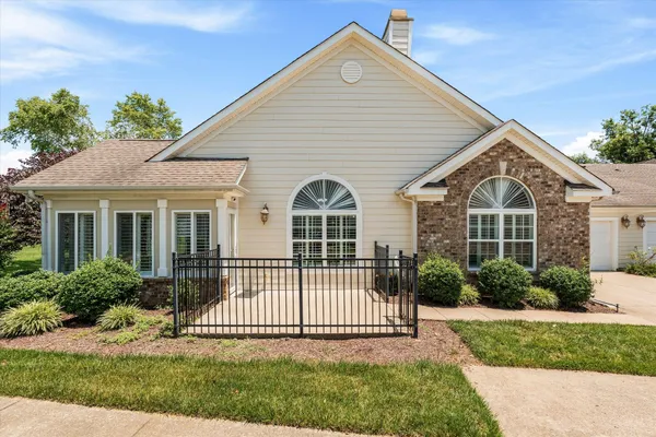 Property Slideshow image 2 of 61 | 825 s browns ln 2102, Gallatin, TN, 37066