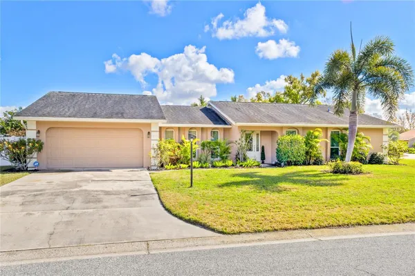 Property Slideshow image 2 of 39 | 5775 timber lake dr, Sarasota, FL, 34243