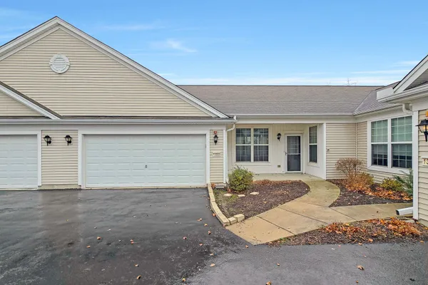 Property Slideshow image 2 of 25 | 13322 arboretum ln, Huntley, IL, 60142