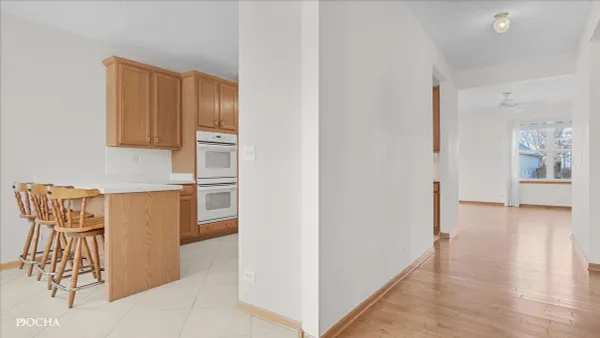 Property Slideshow image 3 of 32 | 623 queen dr, Oswego, IL, 60543