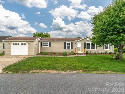 Property Slideshow image 3 of 43 | 448 riverwind dr, Hendersonville, NC, 28739