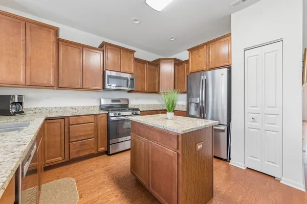 Property Slideshow image 2 of 25 | 1822 hannah ln, Pingree Grove, IL, 60140