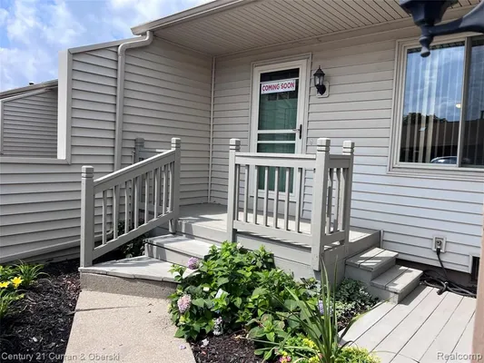 Property Slideshow image 3 of 28 | 61958 ticonderoga dr, South Lyon, MI, 48178