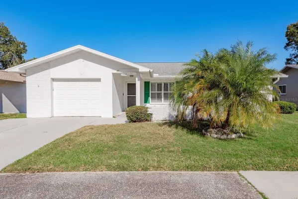 Property Slideshow image 2 of 67 | 2949 briar cliff dr, Palm Harbor, FL, 34684