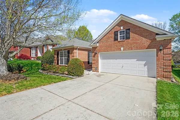 Property Slideshow image 2 of 41 | 977 platinum dr, Fort Mill, SC, 29708