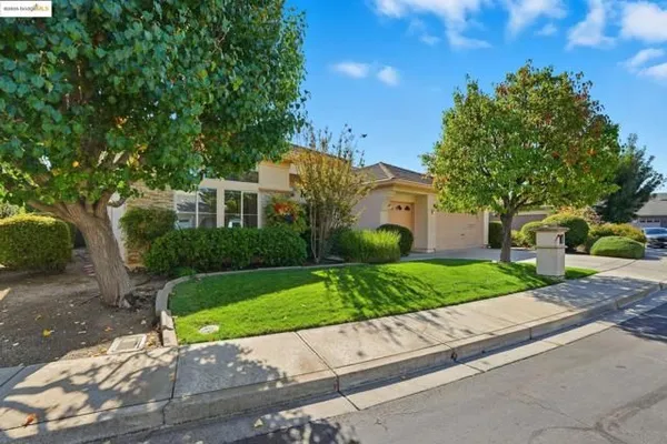 Property Slideshow image 2 of 52 | 84 spencer way, Brentwood, CA, 94513