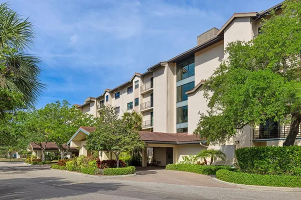 Property Slideshow image 2 of 52 | 5400 eagles point cir apt 405, Sarasota, FL, 34231