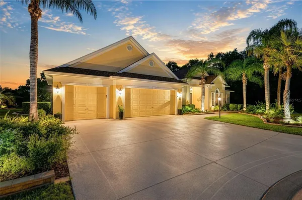Property Slideshow image 2 of 75 | 2063 lake ridge dr, The Villages, FL, 32162