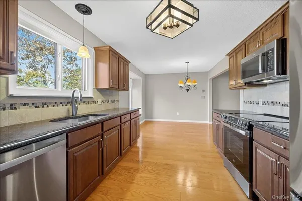Property Slideshow image 2 of 21 | 523 heritage hls b, Somers, NY, 10589
