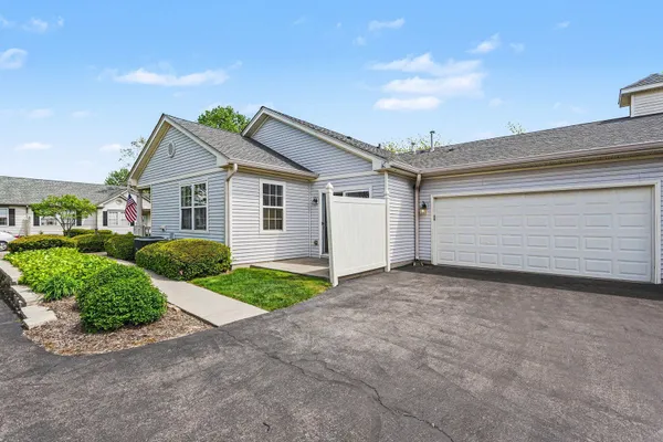 Property Slideshow image 3 of 18 | 11745 river terrace ln, Huntley, IL, 60142