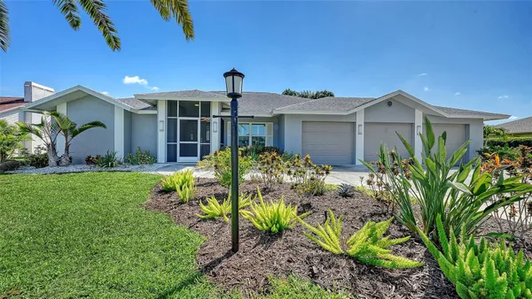 Property Slideshow image 2 of 60 | 6988 country lakes cir, Sarasota, FL, 34243