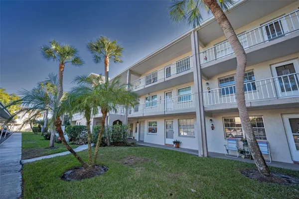 Property Slideshow image 2 of 72 | 841 patricia ave 306, Dunedin, FL, 34698