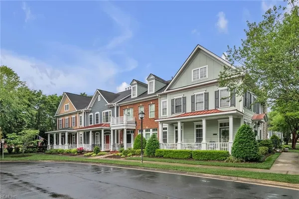Property Slideshow image 3 of 50 | 925 cranberry dr 70, Chesapeake, VA, 23320