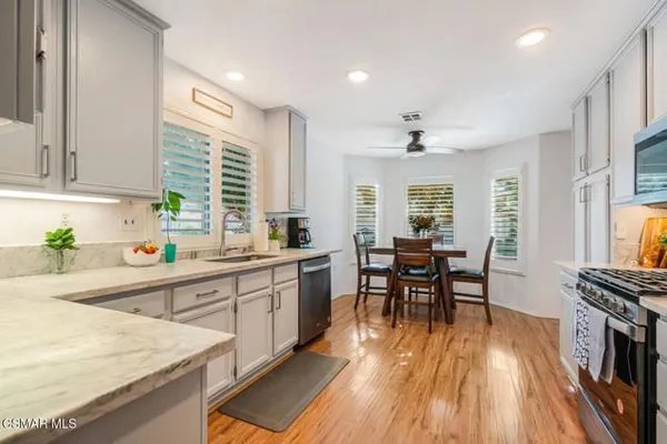 Property Slideshow image 3 of 27 | 2040 freesia ave, Simi Valley, CA, 93063