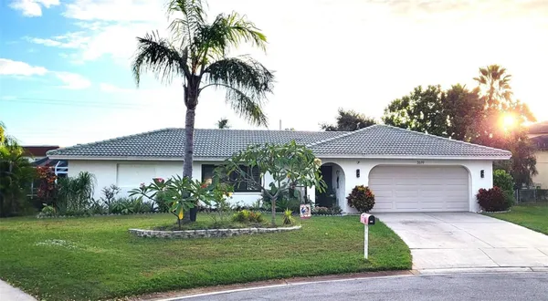 Property Slideshow image 2 of 44 | 3619 pembrook dr, Sarasota, FL, 34239