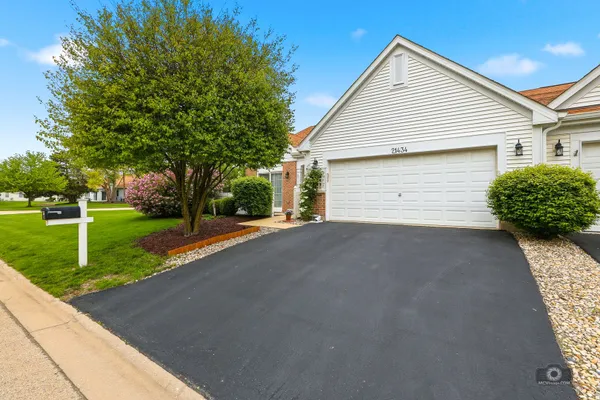 Property Slideshow image 3 of 24 | 21434 w juniper ln, Plainfield, IL, 60544