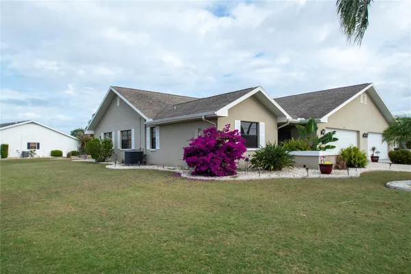 Property Slideshow image 2 of 48 | 319 linger ln, Sun City Center, FL, 33573