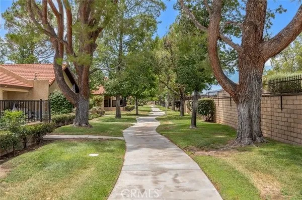Property Slideshow image 3 of 34 | 19064 elm dr, Apple Valley, CA, 92308