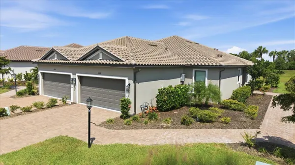 Property Slideshow image 2 of 60 | 10068 morning mist ln, Sarasota, FL, 34241