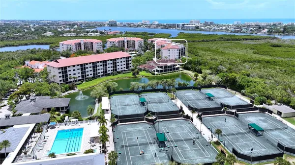 Property Slideshow image 2 of 25 | 5420 eagles point cir 406, Sarasota, FL, 34231