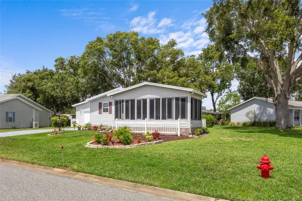 Property Slideshow image 2 of 38 | 25333 casa del lago ln, Leesburg, FL, 34748