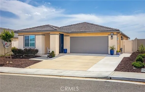 Property Slideshow image 2 of 39 | 1559 lismore ln, Beaumont, CA, 92223