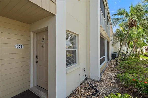 Property Slideshow image 3 of 76 | 425 cerromar ter 359, Venice, FL, 34293