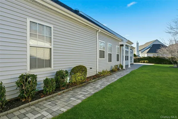 Property Slideshow image 3 of 30 | 10 sagaponack ct # 10, Ridge, NY, 11961